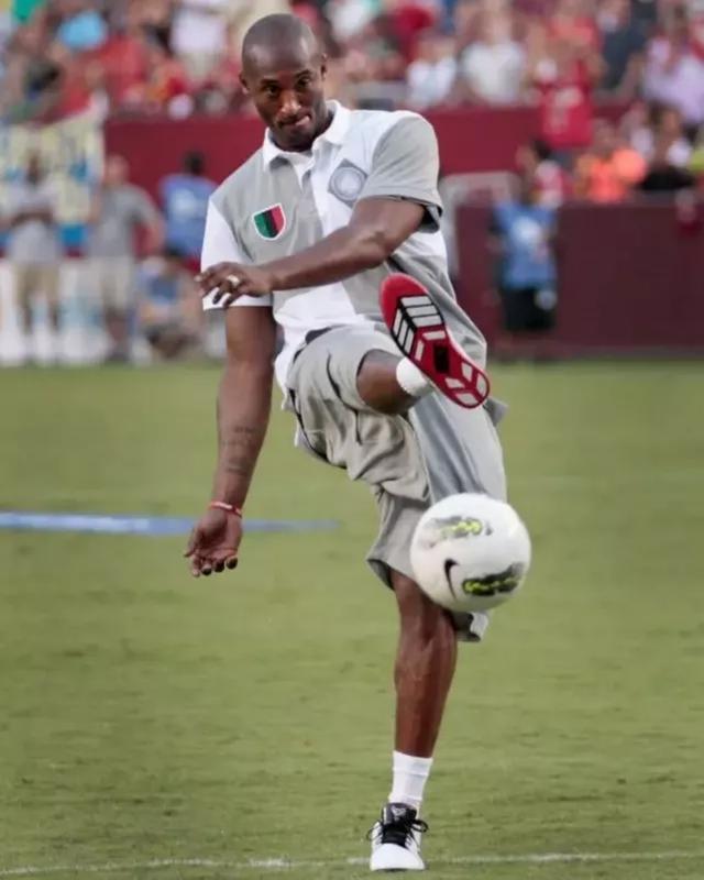 德容：难道我非要去英超才能证明自己的价值吗？我不这么认为（德容：我不认为必须去英超才能证明自己）