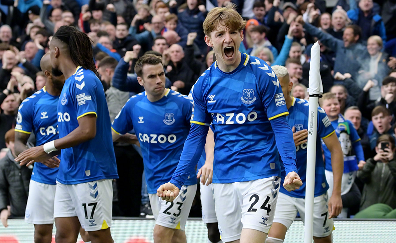 塞斯特罗：踢球风格上，我在学习卡塞米罗和克罗斯（塞斯特罗：我的踢法在向卡塞米罗、克罗斯学习）