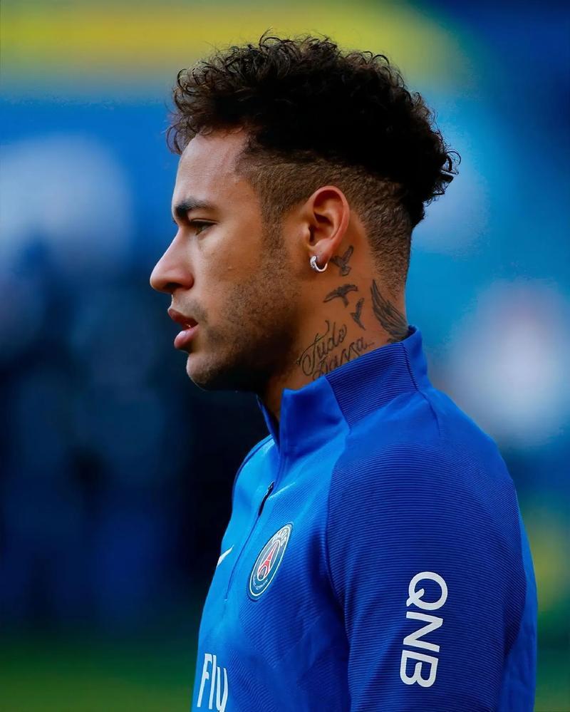 官方：因草皮养护延期导致场地未达标，悉尼vs奥克兰比赛推迟（官方通报：草皮养护延期致场地不达标，悉尼对阵奥克兰的比赛推迟举行）