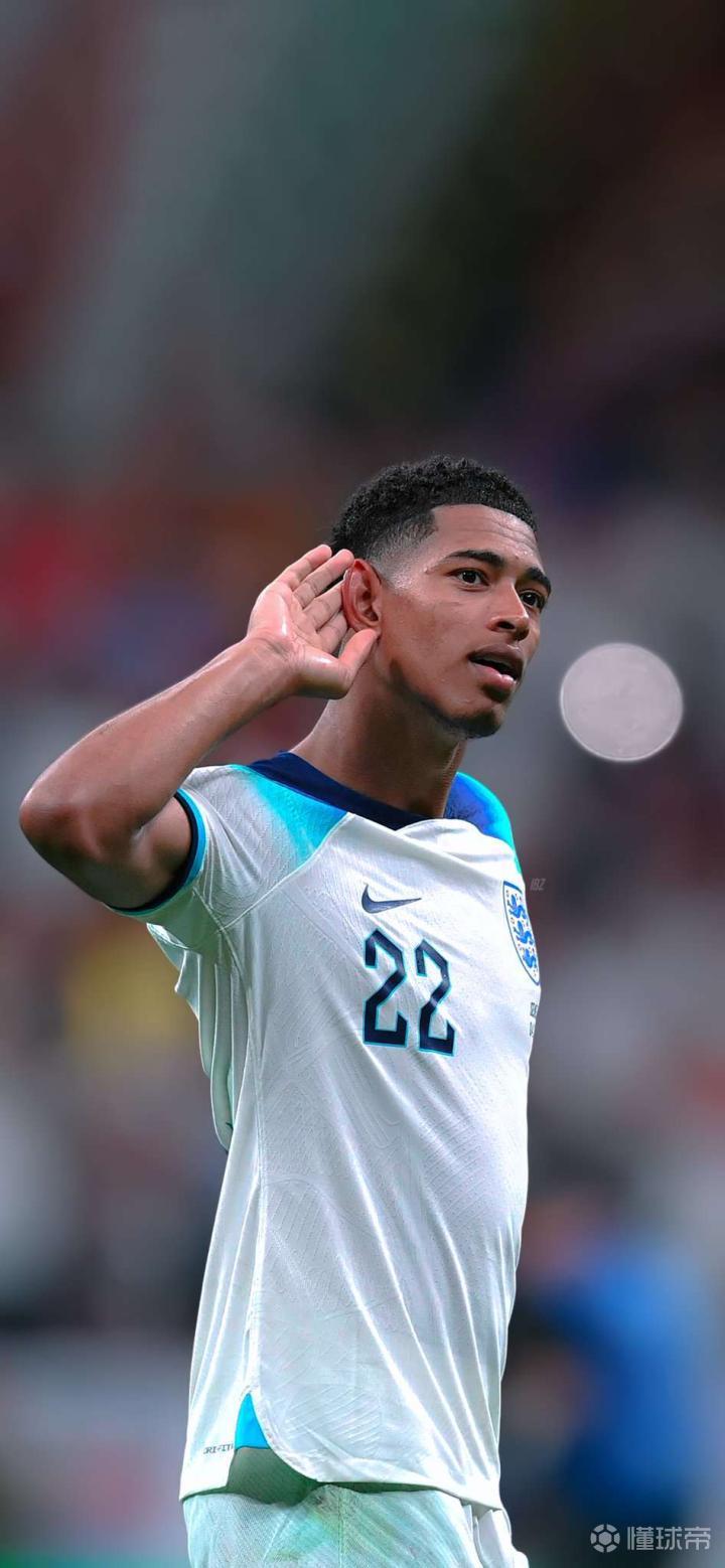 大连英博祝贺重庆铜梁龙冲超：祝愿贵俱乐部在中超再创佳绩（大连英博恭贺重庆铜梁龙晋级中超：预祝中超赛场再创辉煌）