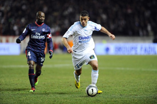 半场战报：那不勒斯1-0尤文，霍伊伦7分钟闪击，内雷斯助攻（半场快讯：那不勒斯1-0领先尤文，霍伊伦7分钟建功，内雷斯送助攻）