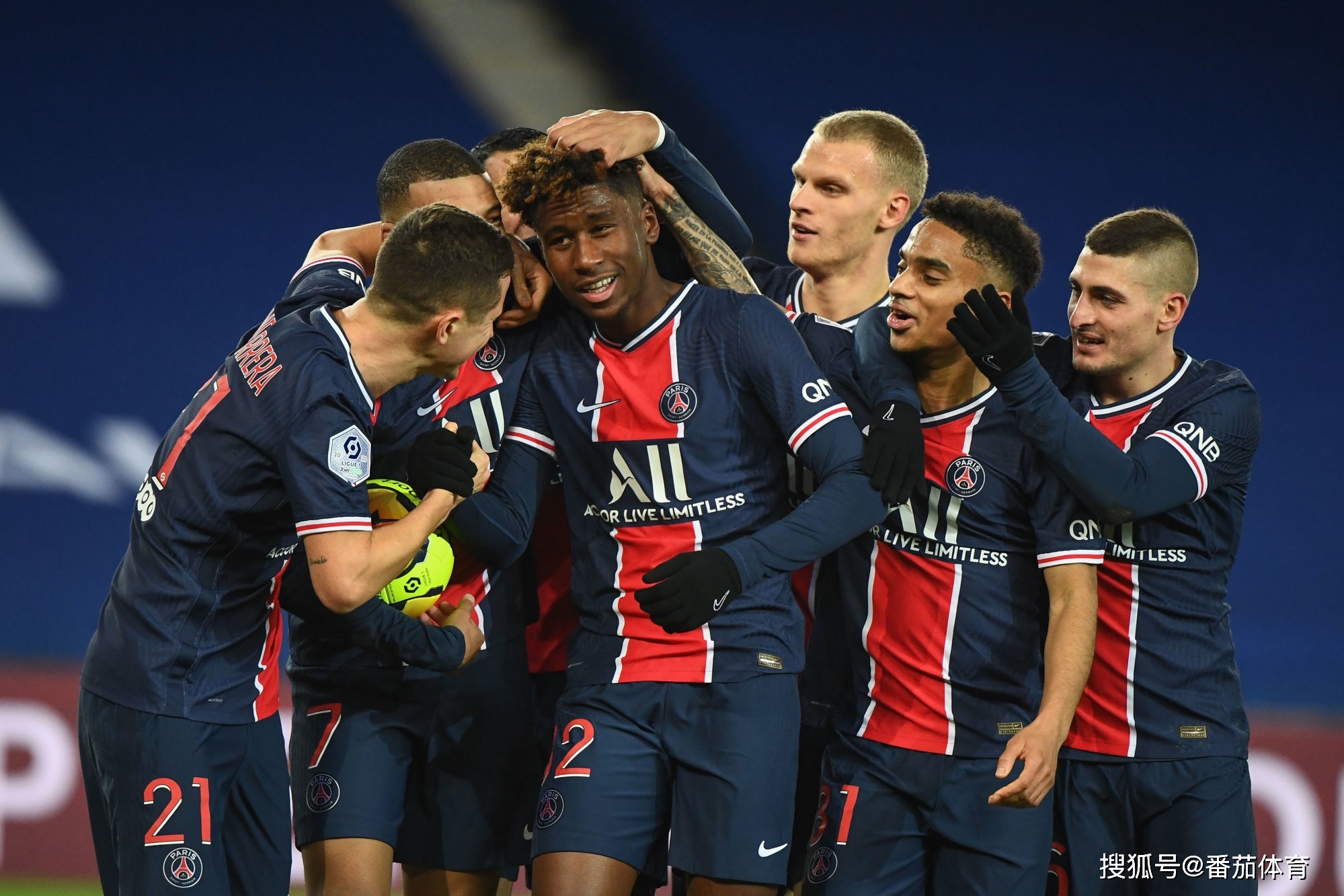 法兰克福vs沃尔夫斯堡：格策、堂安律首发，埃里克森、马耶尔出战（法兰克福对决沃尔夫斯堡：格策、堂安律先发，埃里克森、马耶尔披挂出战）