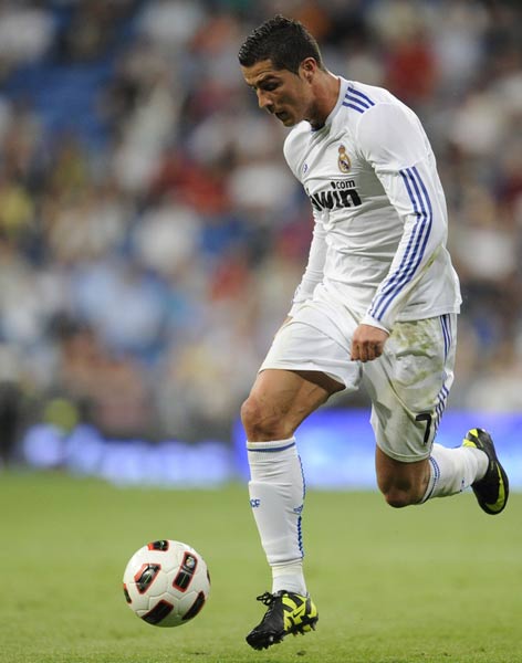 当志愿者在残特奥会：需要时我在你身旁，拼搏时我为你鼓掌（残特奥志愿者：你需要时我相伴，你拼搏时我喝彩）