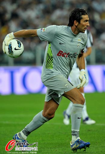 毛罗：尤文后防缺乏领袖，斯帕莱蒂应让他们展现个性成为领袖（毛罗：尤文防线缺少领袖，斯帕莱蒂应鼓励球员释放个性成长为领军者）