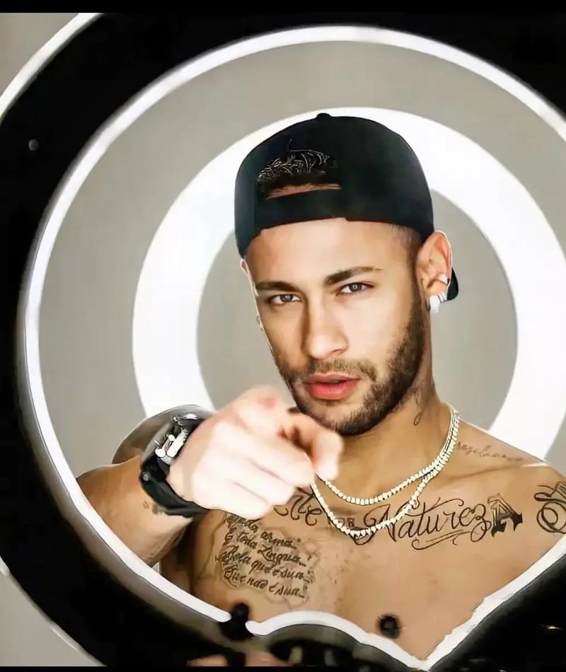 阿根廷强势晋级淘汰赛（阿根廷昂首闯入淘汰赛）