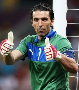 热火出局每名球员可获得5.3万美元，一人未进大名单无缘奖金（热火止步出局，全队每人领5.3万美元奖金，一人因未进名单未获分成）