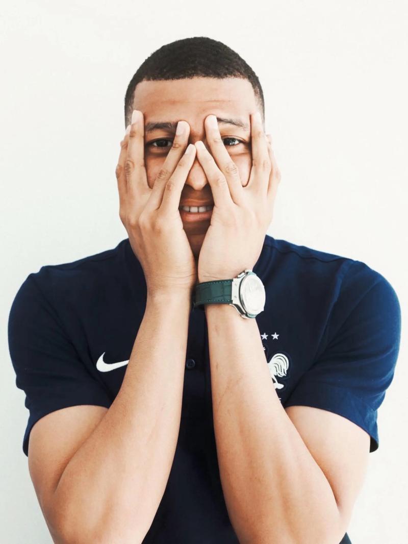 阿斯：瓦伦西亚正考虑与维尼修斯纪录片出品公司达成庭外和解（阿斯报：瓦伦西亚考虑与维尼修斯纪录片制作方达成庭外和解）