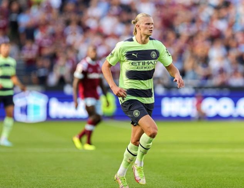 7000万先生1年没踢球😢24岁穆德里克社媒晒斯坦福桥照：圣诞快乐（24岁穆德里克一年未出场，社媒晒斯坦福桥照送祝福：圣诞快乐）