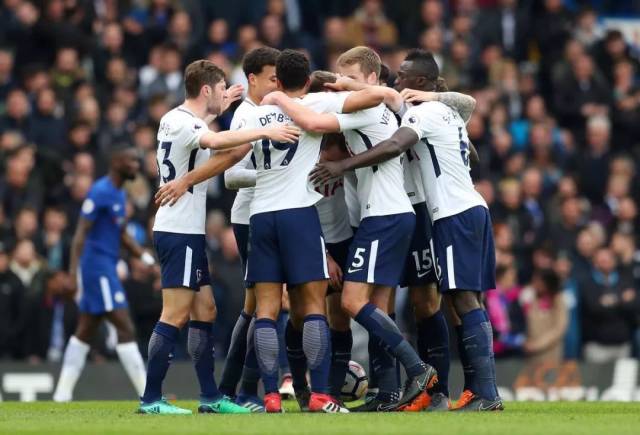 赫拉克勒斯前锋：希望俱乐部把我卖了，这样他们能赚很多钱（赫拉克勒斯前锋表态：愿被出售，助俱乐部大赚一笔）