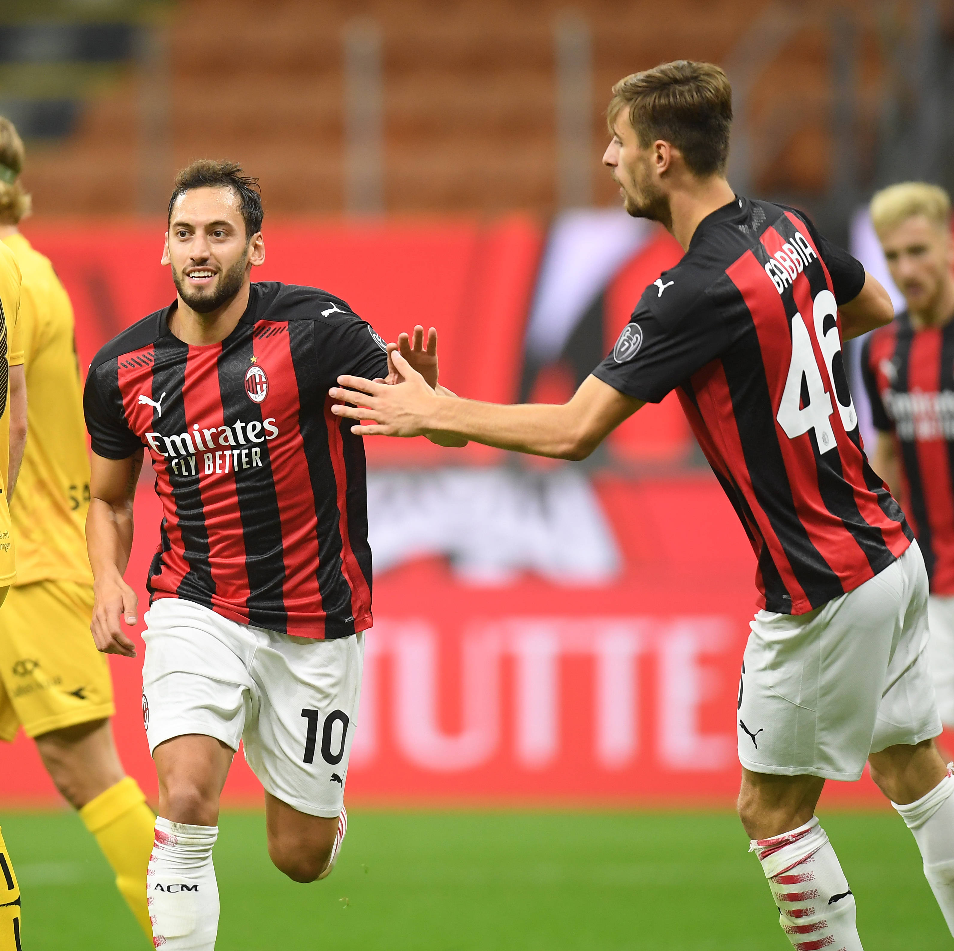 苏超南京主帅：业余球员比赛有6万多人观战，在西班牙见不到（曾执教苏超的南京主帅：业余比赛涌入6万+观众，西班牙难见）